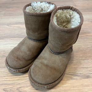 Well loved girls ugg boots size 9, pet & smoke free